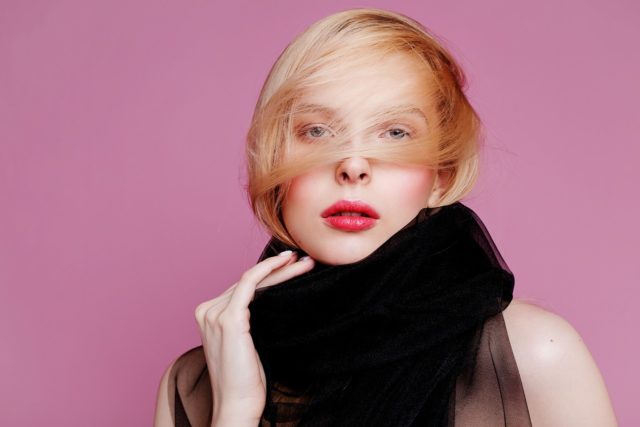 Le look no sourcils